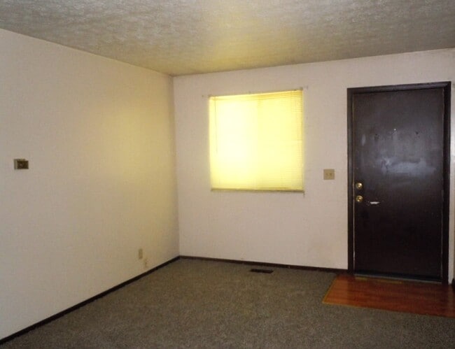 Building Photo - 840 Patty Dr