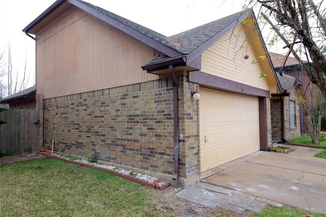 Building Photo - 12826 Waybridge St