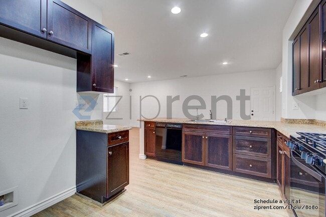 Foto del edificio - 7014 Logsdon Dr