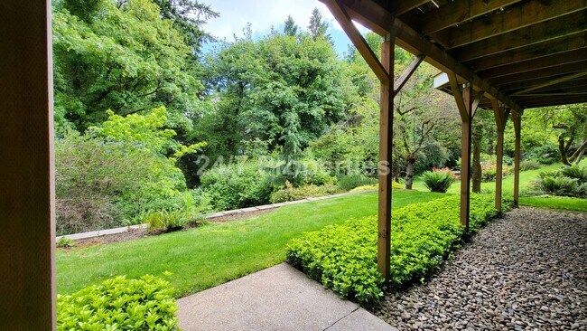 Foto del edificio - Beautiful 4 BD | 2.5 BA w/ Large Deck and ...