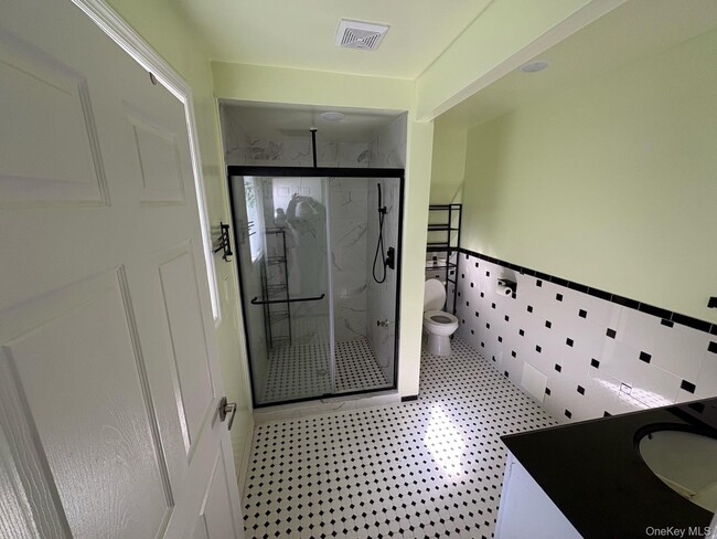 Foto del edificio - 79 Monhagen Ave