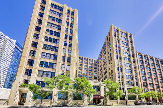 Building Photo - 728 W Jackson Blvd