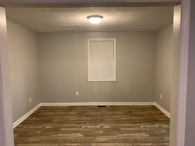 Building Photo - 216 Glenn Stovall Dr