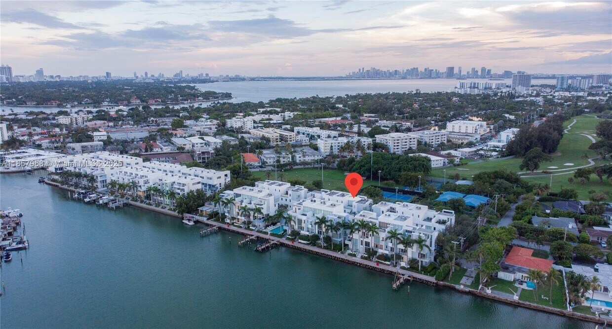 Foto principal - 163 N Shore Dr