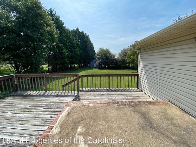 Building Photo - 4 br, 2.5 bath House - 364 York Rd