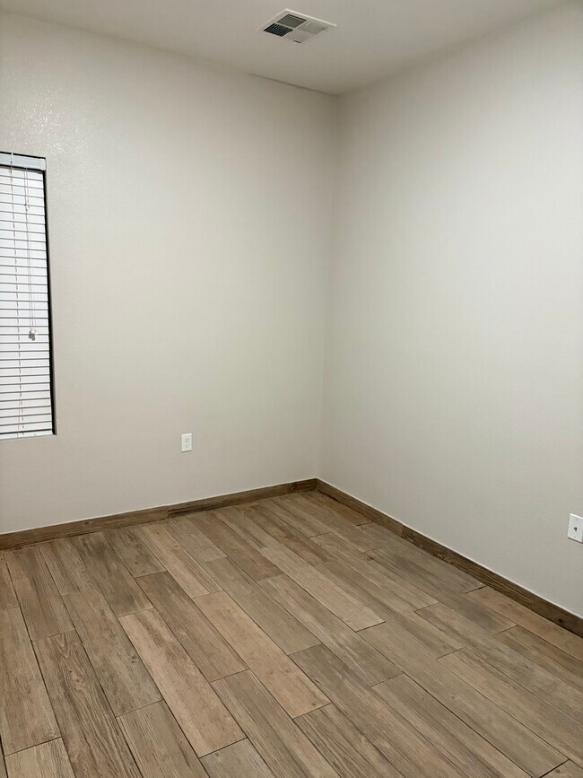 Foto del edificio - 14977 Eddie Mullens Ct