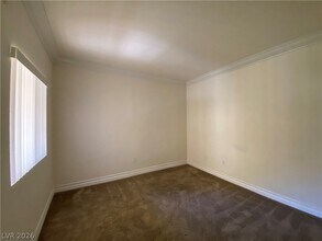 Building Photo - 270 E Flamingo Rd