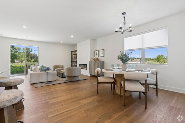 3 habitaciones, 2 baños - 1850 pies cuadrados - Sala de estar/comedor - Cherry Blossom Of Shelby, LLC