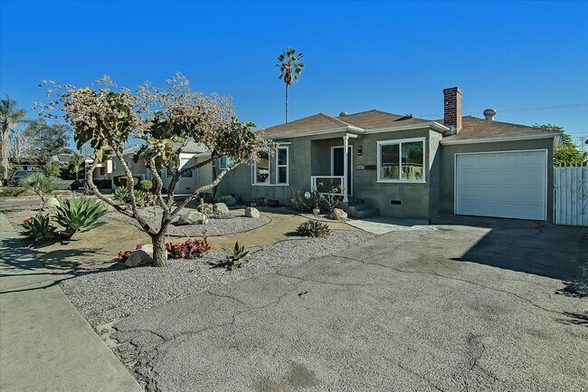 Building Photo - 6538 Farmdale Ave