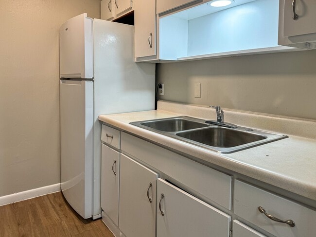 Building Photo - 2101 6th Ave N