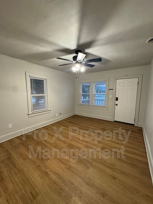 Building Photo - 2416 W Walnut St