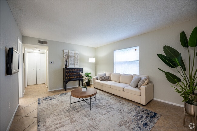2 habitaciones, 2 baños - 900 pies cuadrados - Sala de estar - The Apartments at Oak Creek