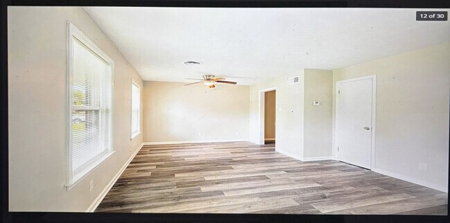 Foto del edificio - 3400 Hallbrook St