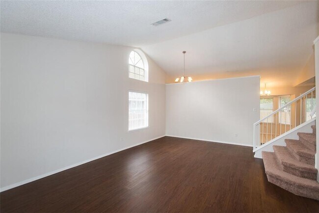 Foto del edificio - 2203 Rick Whinery Dr