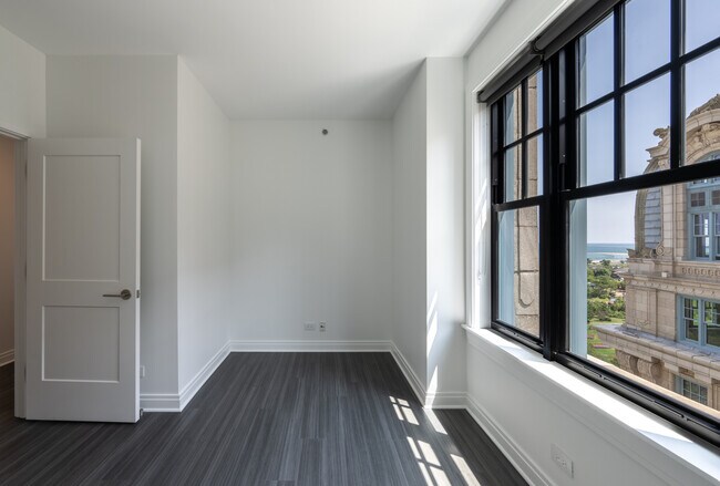 Foto del edificio - 2313 N Lincoln Park W