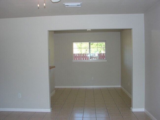 Foto del edificio - 815 Cravens St