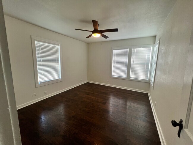 DORMITORIO - 925 Donaldson Ave