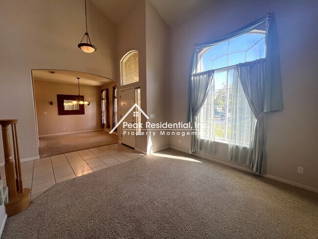 Foto del edificio - Spacious 4bd/3ba Folsom Home!