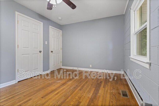 Foto del edificio - 719 Woodland Rd
