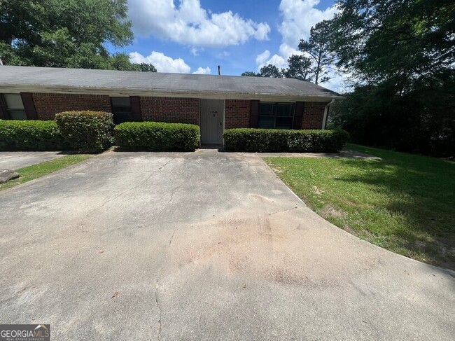 Foto del edificio - 1045 Eastview Rd NE