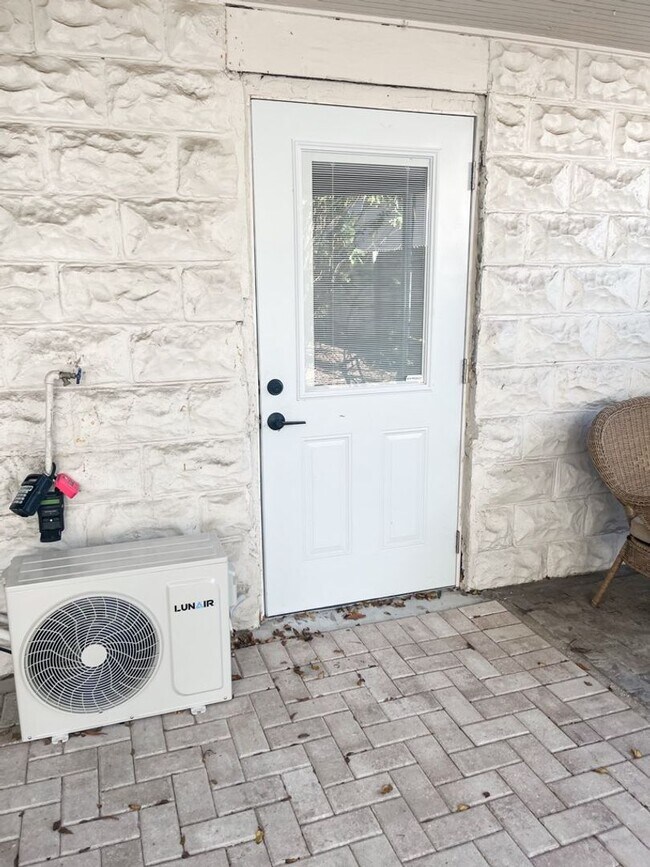 Foto del edificio - MOVE IN SPECIAL !! COZY 1/1  CONVENIENTLY LOCATED CLOSE TO DOWNTOWN ST. PETERSBURG