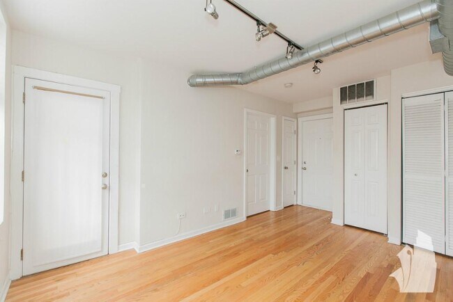 Foto del edificio - 2540 W Leland Ave