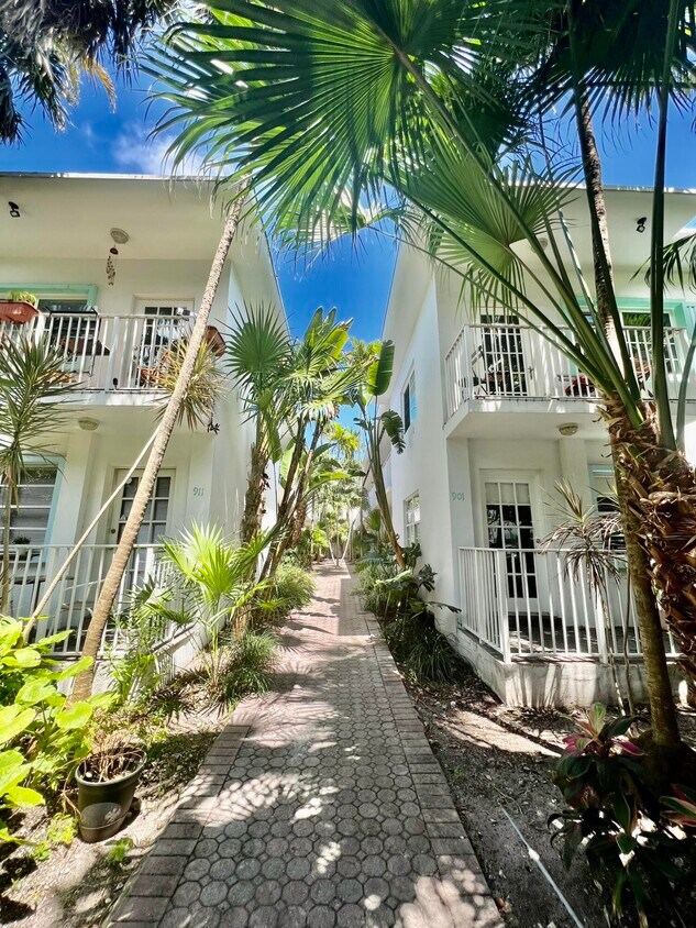 Foto principal - 901 Meridian Ave