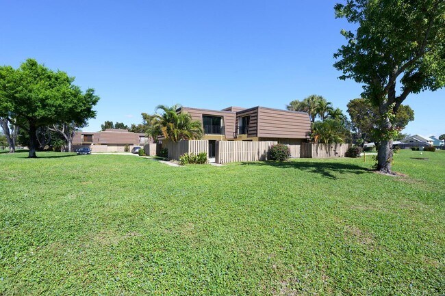 Foto del edificio - 319 3rd Ct