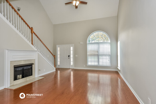 Building Photo - 2316 Broadview Dr