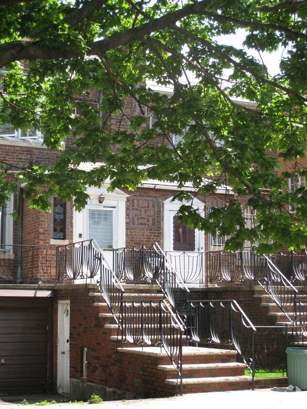 Building Photo - 1457 W 57th St