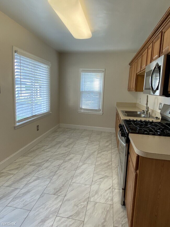 Foto del edificio - 3 br, 1 bath House - 13723 Hendricks Ave