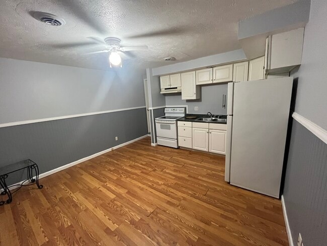 Kitchen - 42 Harley Dr