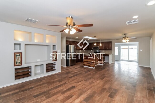 Building Photo - REDUCED-Charming 3 bedroom home in Phoenix!