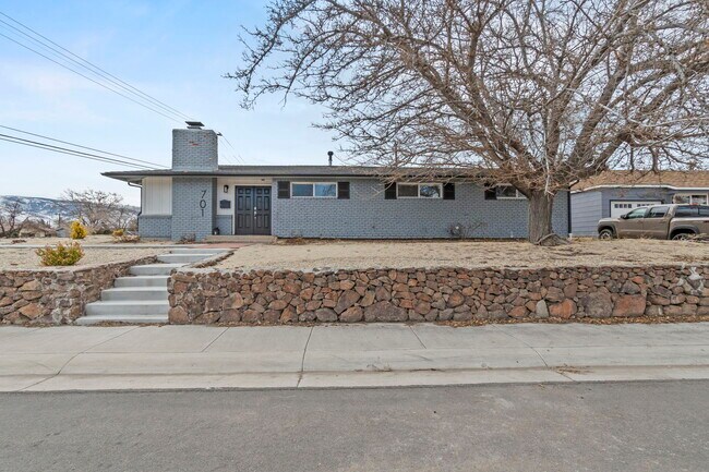 Building Photo - 701 Bowman Dr