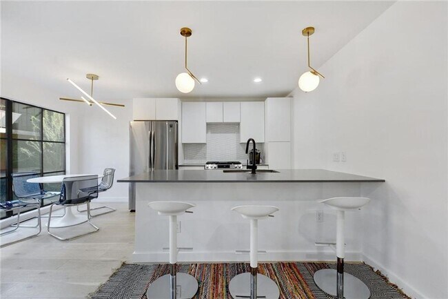 Foto del edificio - **AUGUST 2024 Prelease** - Fantastic 2/2 C...