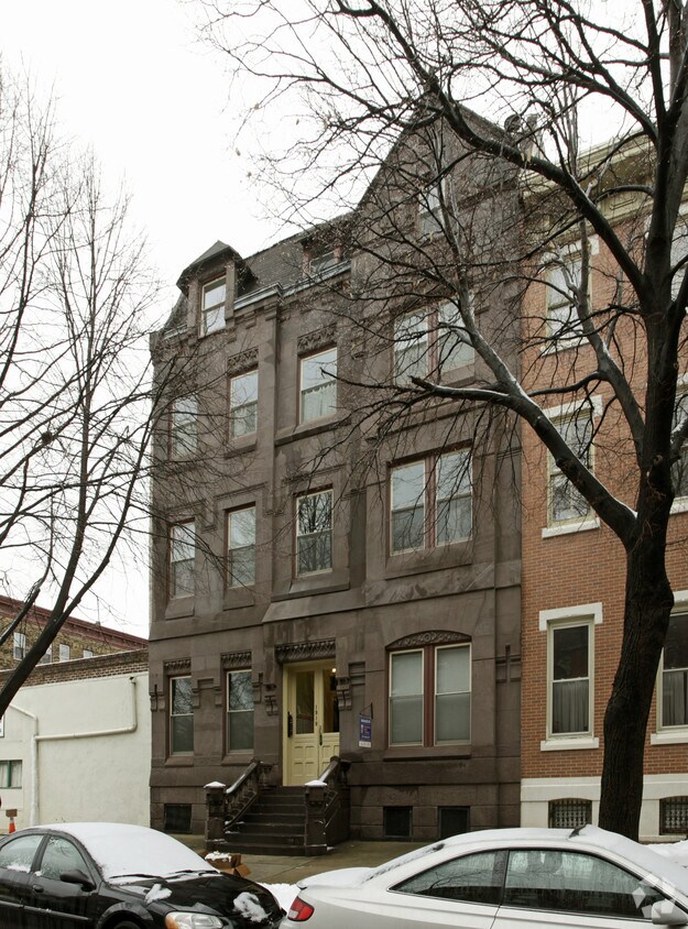 Primary Photo - 1919 Green St