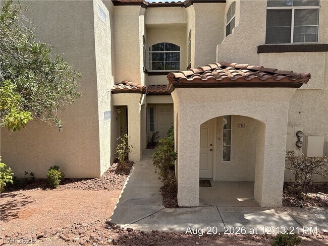 Foto del edificio - 2975 Bluegrass Ln