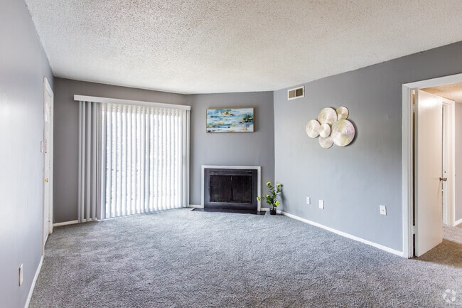 Family Room - Annie's Townhomes