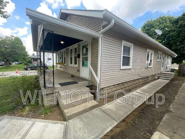 Building Photo - 773 Dequincy St
