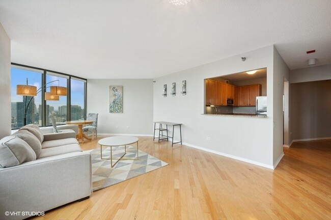 Building Photo - 400 N La Salle Dr