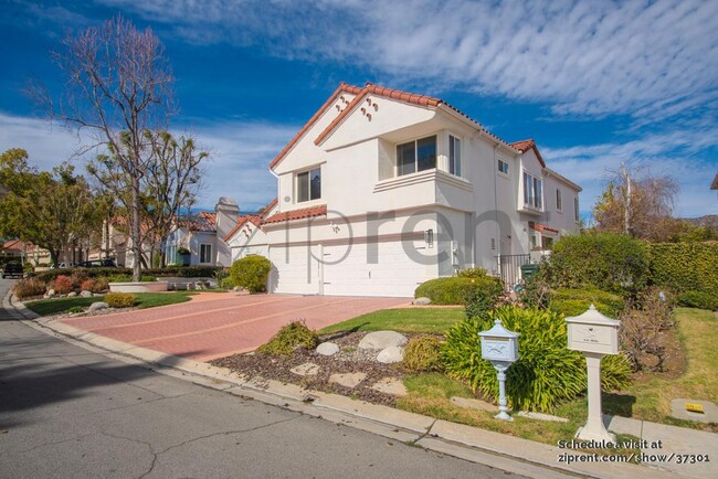 Foto del edificio - 5683 Hazelcrest Cir