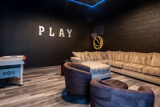 Foto del edificio - 7540 Gathering Dr