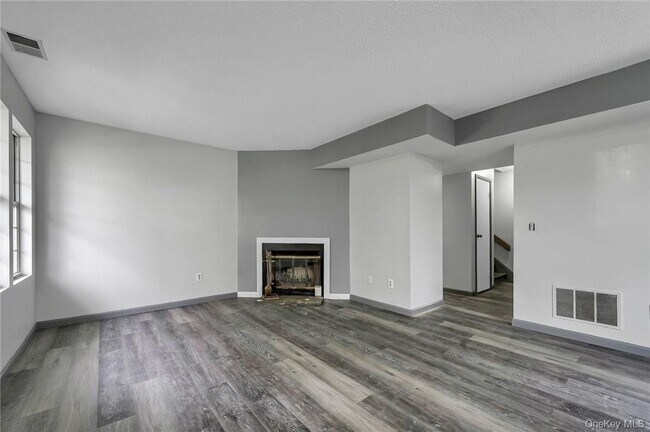 Foto del edificio - 2315 Whispering Hills Dr