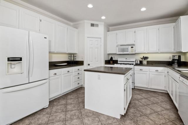 Foto del edificio - 6057 Paseo Carreta