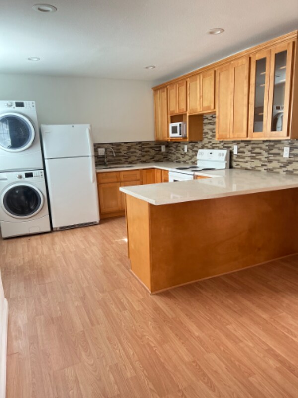 Building Photo - 814 S Daniel Way