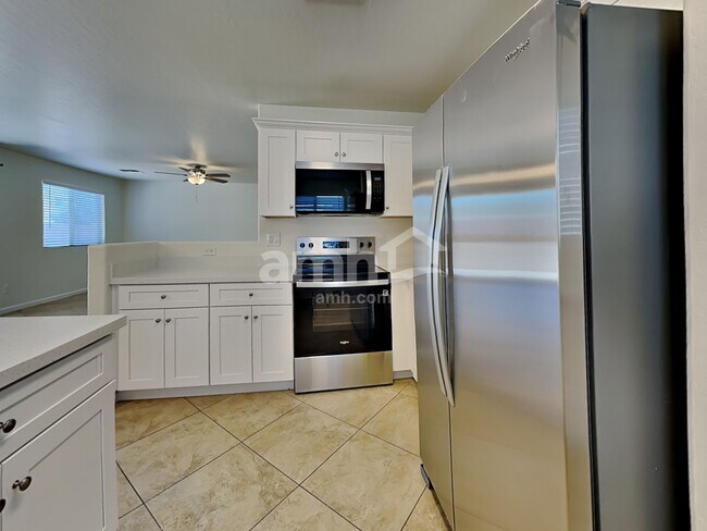 Foto del edificio - 43940 W Magnolia Rd