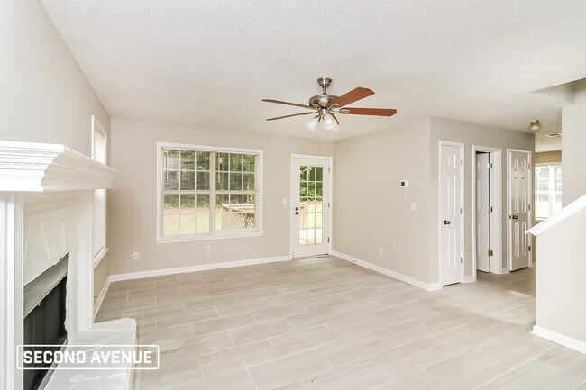 Building Photo - 514 Willow Creek Dr