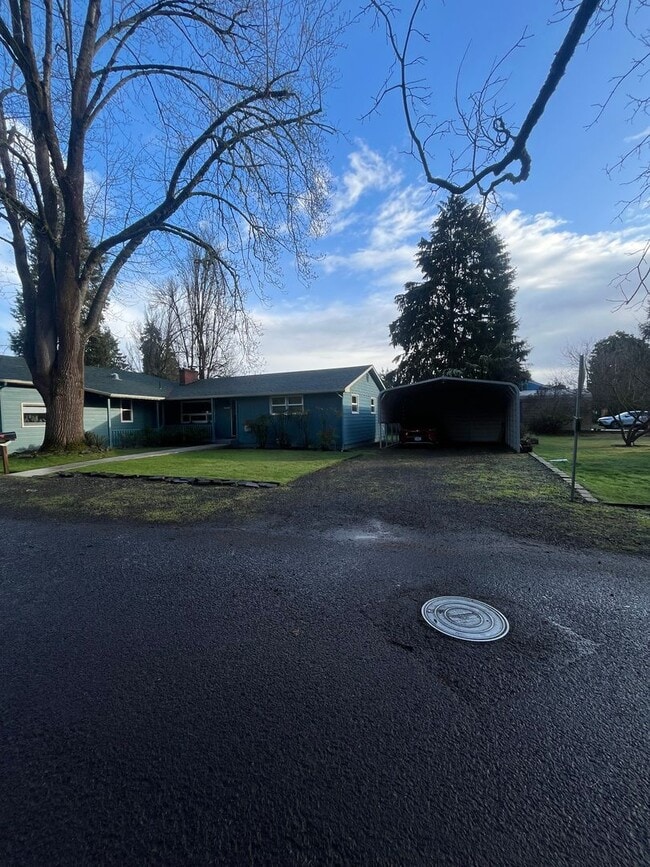 Building Photo - 2-Bedroom 1-Bathroom home off River Road