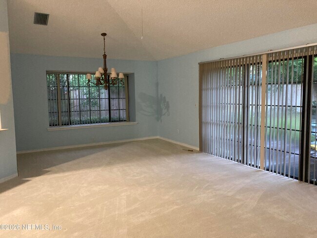 Foto del edificio - 8150 Loch Lomond Ln