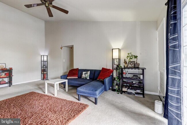 Foto del edificio - 8495 Falls Run Rd